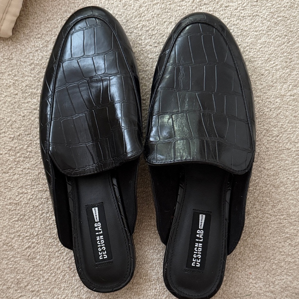Design Lab Lord & Taylor Croc-Embossed Black Loafers